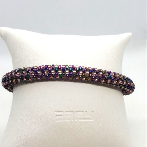 NWT 3 Strands Purple & Irridescent Beaded Bracelet - Picture 1 of 4